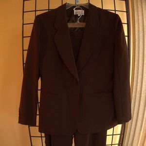 Destiny Paris Color: Brown Pant Suit Set - Never Worn - Sz. 4